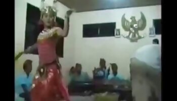 Teenager indonesisches Dienstmädchen reife porn tube versucht zum ersten Mal weiße Pfeife