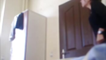 Wunderschöne brünette Amateurin sex filme mit reifen frauen kostenlos auf tragbarem Massagetisch gebumst